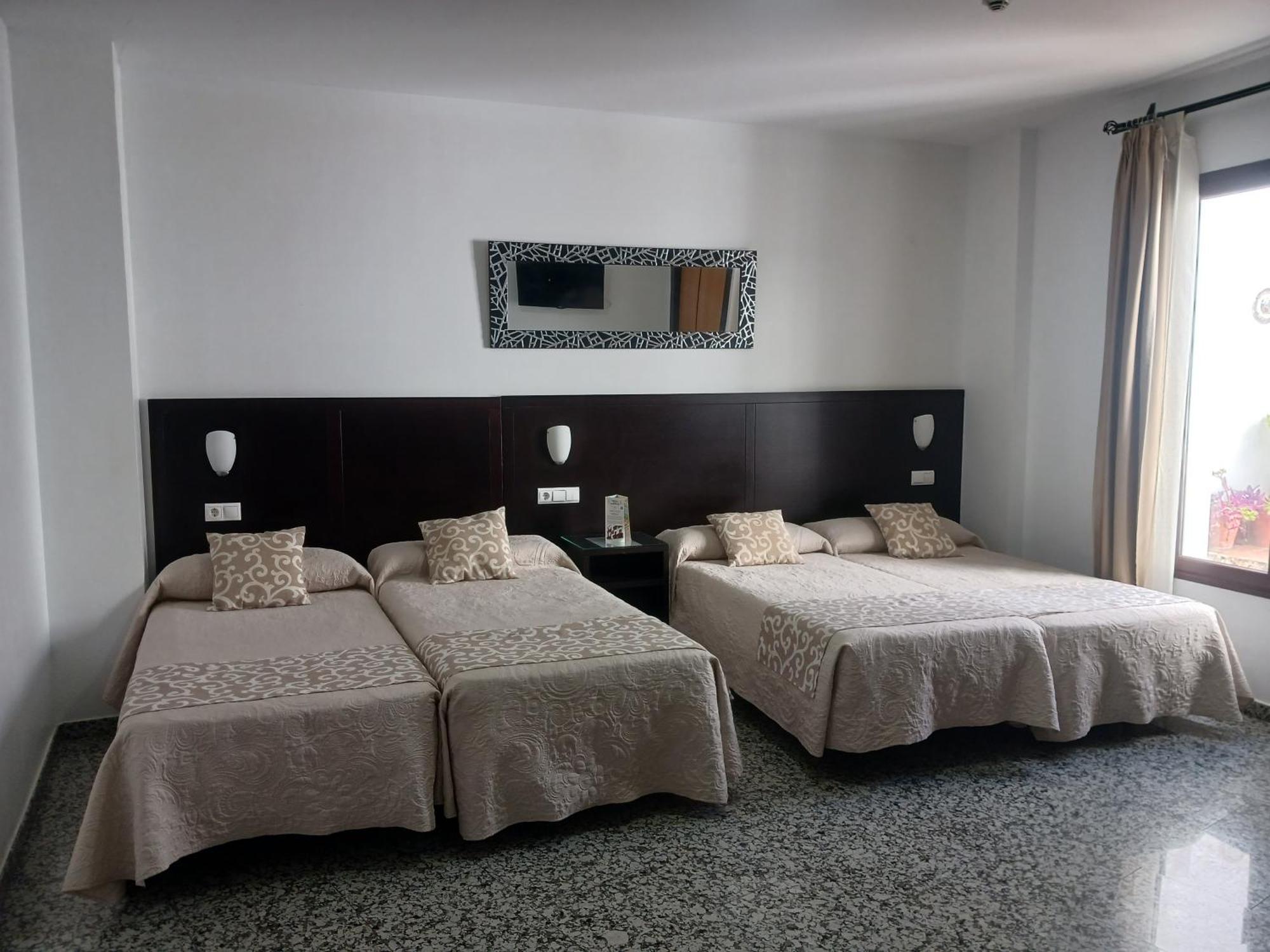 Hotel De Los Faroles Кордоба Екстериор снимка