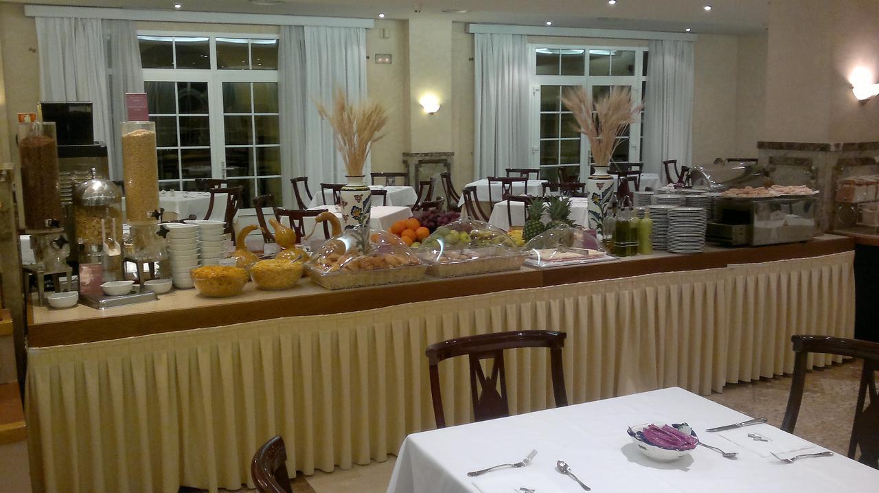 Hotel De Los Faroles Кордоба Екстериор снимка