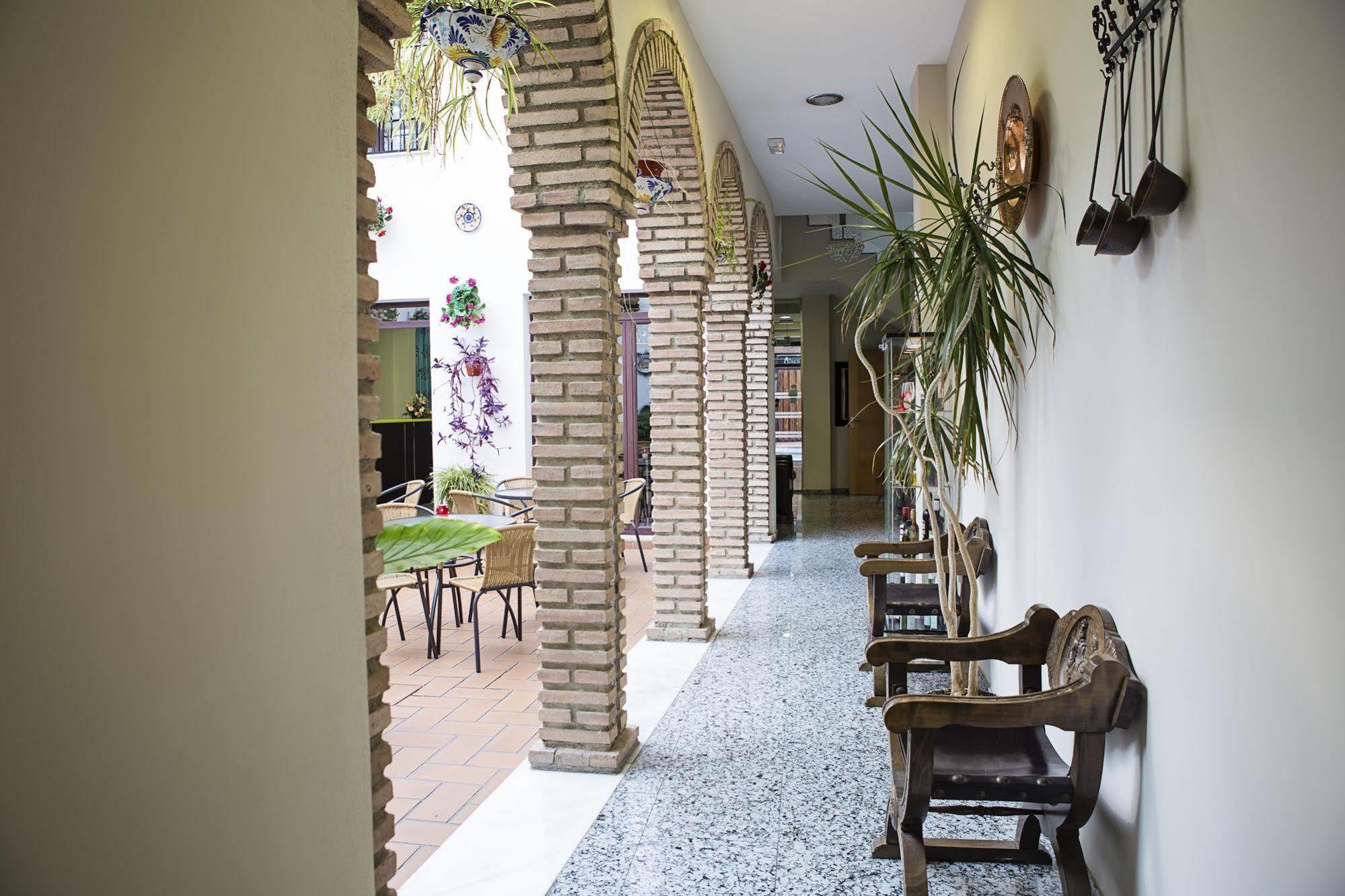 Hotel De Los Faroles Кордоба Екстериор снимка